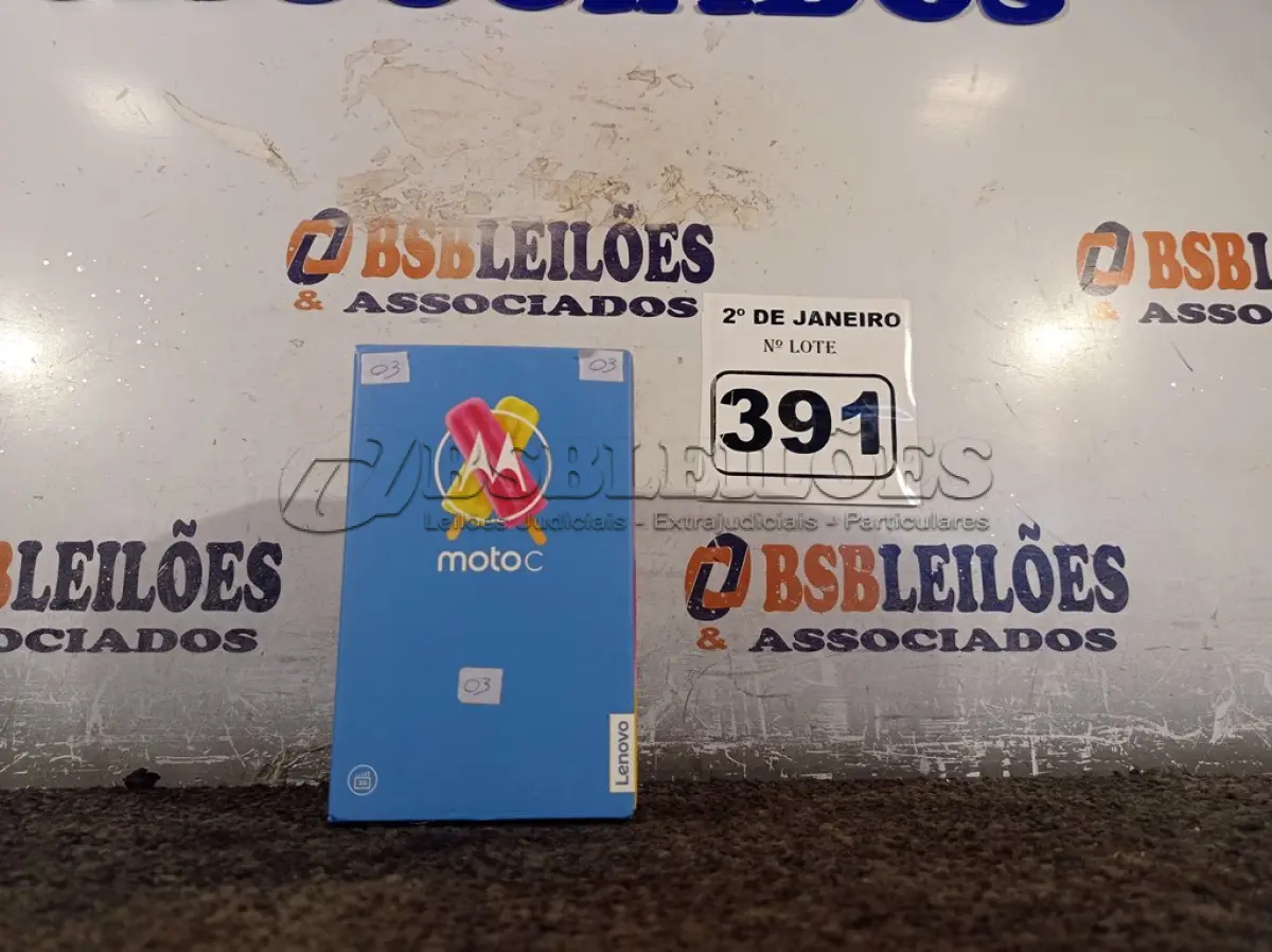 LOTE 391 - 01 CELULAR MOTOC MODELO:XT1750 8GB MARCA LENOVO. (NO ESTADO) ATENÇÃO! FAZER A VISITAÇÃO ANTES DE ARREMATAR, NÃO SABEMOS SE FUNCIONA. LEILÃO NÃO TEM GARANTIA E NEM DEVOLUÇÃO, SUJEITO A POSSÍVEIS AVARIAS VISÍVEIS/OCULTAS E/OU AUSÊNCIA DE COMPONENTES.
