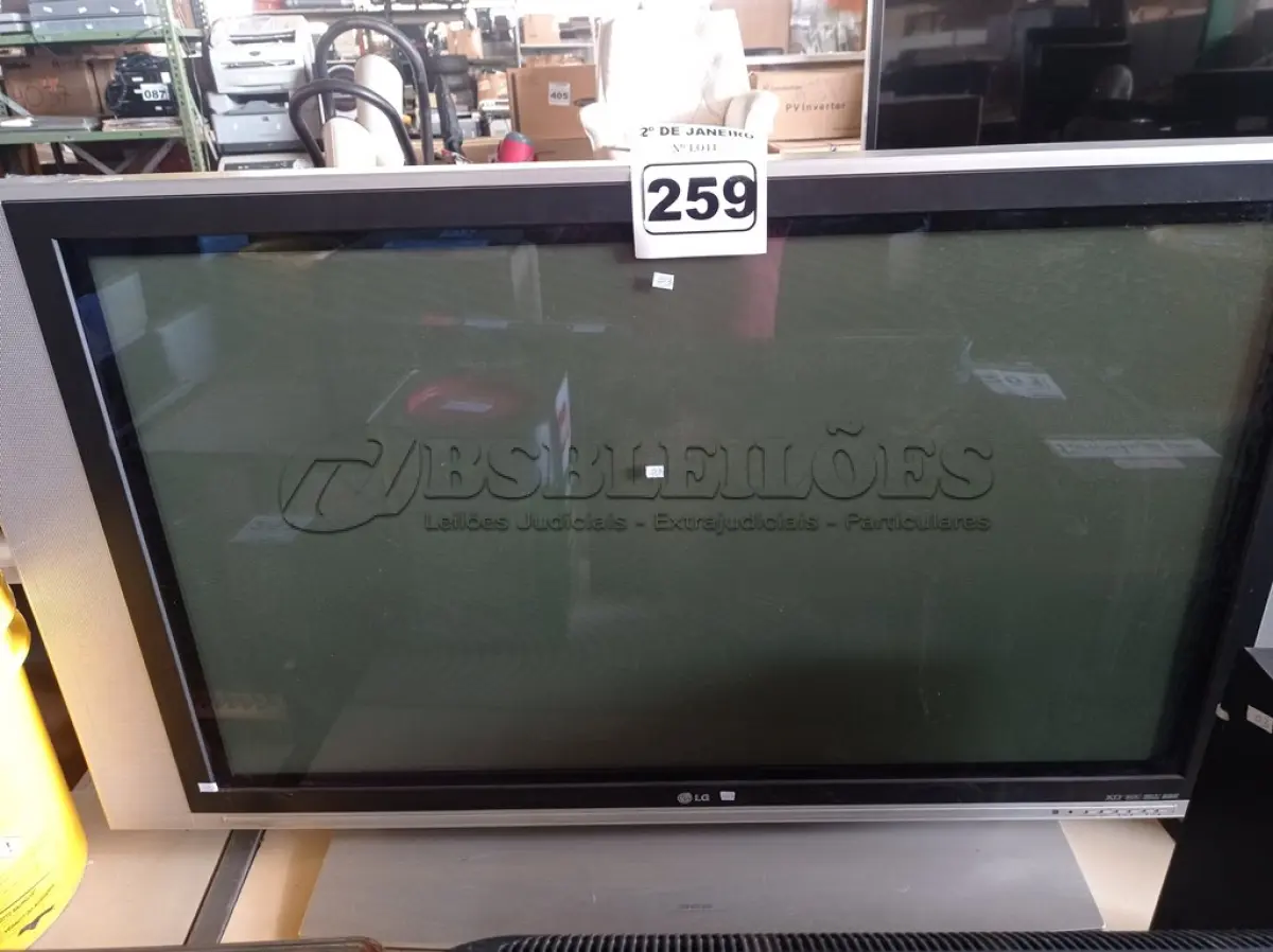 LOTE 259 - 01 TV 42’’ MARCA LG. (NO ESTADO) ATENÇÃO! FAZER A VISITAÇÃO ANTES DE ARREMATAR, NÃO SABEMOS SE FUNCIONA. LEILÃO NÃO TEM GARANTIA E NEM DEVOLUÇÃO, SUJEITO A POSSÍVEIS AVARIAS VISÍVEIS/OCULTAS E/OU AUSÊNCIA DE COMPONENTES.