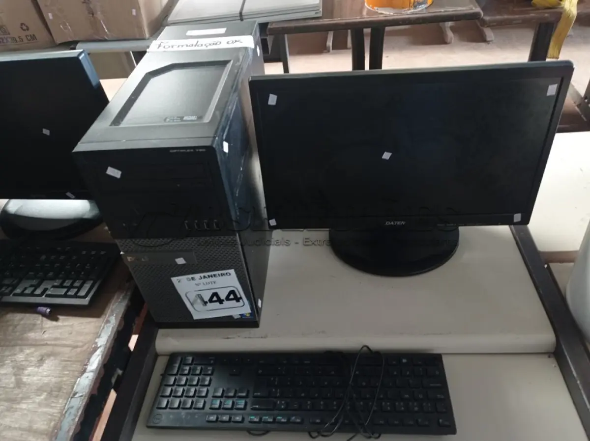 LOTE 444 - 01 CPU, 01 TECLADO E 01 MONITOR. (NO ESTADO) ATENÇÃO! FAZER A VISITAÇÃO ANTES DE ARREMATAR, NÃO SABEMOS SE FUNCIONA. LEILÃO NÃO TEM GARANTIA E NEM DEVOLUÇÃO, SUJEITO A POSSÍVEIS AVARIAS VISÍVEIS/OCULTAS E/OU AUSÊNCIA DE COMPONENTES.