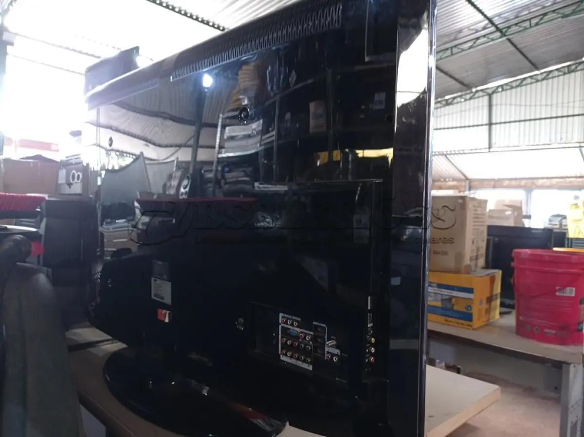 LOTE 204 - 01 TV 52” MARCA SANSUNG PARA RETIRADA DE PEÇAS. (NO ESTADO) ATENÇÃO! FAZER A VISITAÇÃO ANTES DE ARREMATAR, NÃO SABEMOS SE FUNCIONA. LEILÃO NÃO TEM GARANTIA E NEM DEVOLUÇÃO, SUJEITO A POSSÍVEIS AVARIAS VISÍVEIS/OCULTAS E/OU AUSÊNCIA DE COMPONENTES.