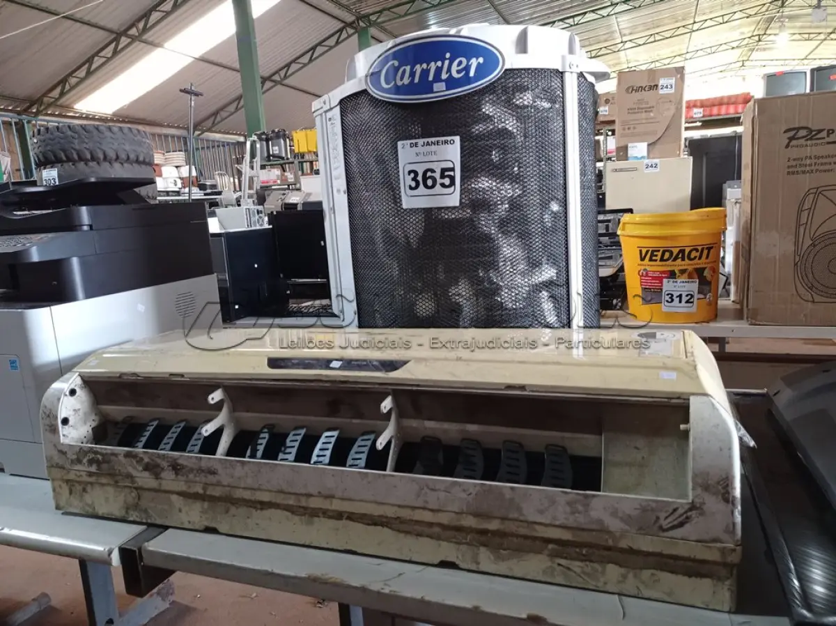 LOTE 365 - 01 CONDENSADORA E 01 EVAPORADORA MARCA CARRIER 18000BTUS. (NO ESTADO) ATENÇÃO! FAZER A VISITAÇÃO ANTES DE ARREMATAR, NÃO SABEMOS SE FUNCIONA. LEILÃO NÃO TEM GARANTIA E NEM DEVOLUÇÃO, SUJEITO A POSSÍVEIS AVARIAS VISÍVEIS/OCULTAS E/OU AUSÊNCIA DE COMPONENTES.