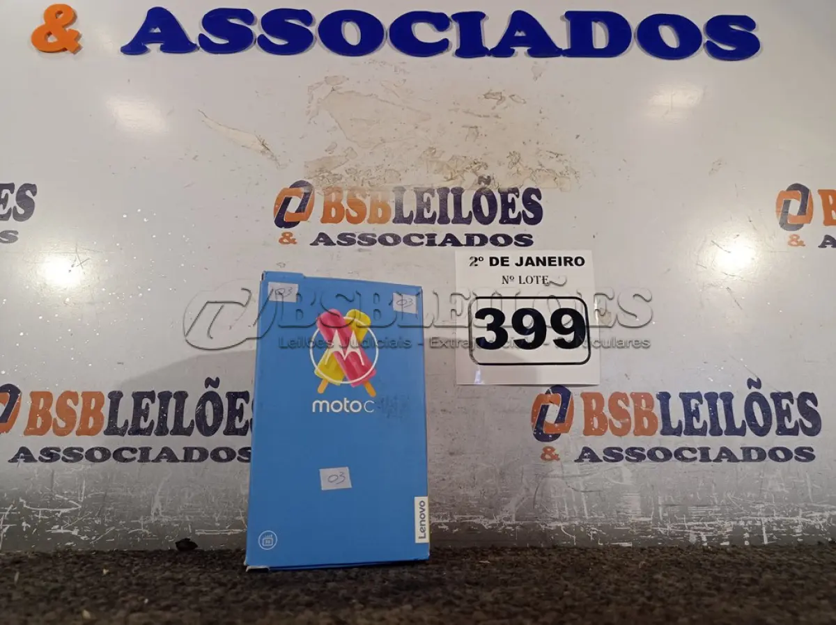 LOTE 399 - 01 CELULAR MOTOC MODELO:XT1750 8GB MARCA LENOVO. (NO ESTADO) ATENÇÃO! FAZER A VISITAÇÃO ANTES DE ARREMATAR, NÃO SABEMOS SE FUNCIONA. LEILÃO NÃO TEM GARANTIA E NEM DEVOLUÇÃO, SUJEITO A POSSÍVEIS AVARIAS VISÍVEIS/OCULTAS E/OU AUSÊNCIA DE COMPONENTES.