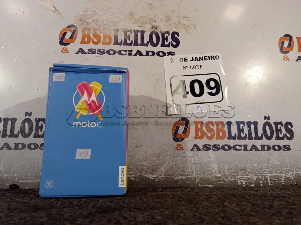 LOTE 409 - 01 CELULAR MOTOC MODELO:XT1750 8GB MARCA LENOVO. (NO ESTADO) ATENÇÃO! FAZER A VISITAÇÃO ANTES DE ARREMATAR, NÃO SABEMOS SE FUNCIONA. LEILÃO NÃO TEM GARANTIA E NEM DEVOLUÇÃO, SUJEITO A POSSÍVEIS AVARIAS VISÍVEIS/OCULTAS E/OU AUSÊNCIA DE COMPONENTES.
