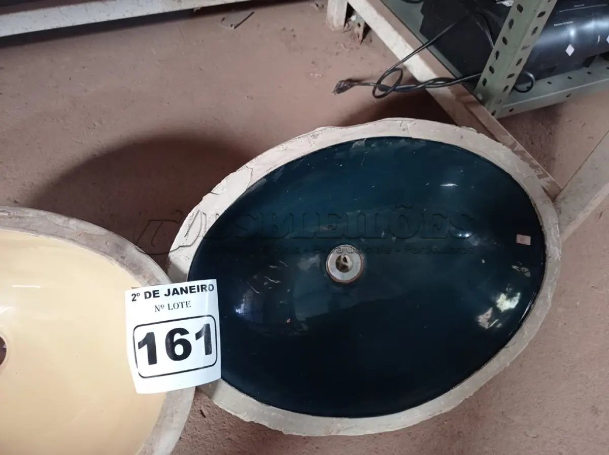 LOTE 161 - 02 CUBAS PARA BANHEIRO. (NO ESTADO) ATENÇÃO! FAZER A VISITAÇÃO ANTES DE ARREMATAR, NÃO SABEMOS SE FUNCIONA. LEILÃO NÃO TEM GARANTIA E NEM DEVOLUÇÃO, SUJEITO A POSSÍVEIS AVARIAS VISÍVEIS/OCULTAS E/OU AUSÊNCIA DE COMPONENTES.