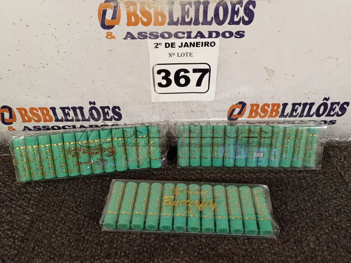 LOTE 367 - 03 CAIXINHAS DE BATONS COM 12 CADA. (NO ESTADO) ATENÇÃO! FAZER A VISITAÇÃO ANTES DE ARREMATAR, NÃO SABEMOS SE FUNCIONA. LEILÃO NÃO TEM GARANTIA E NEM DEVOLUÇÃO, SUJEITO A POSSÍVEIS AVARIAS VISÍVEIS/OCULTAS E/OU AUSÊNCIA DE COMPONENTES.