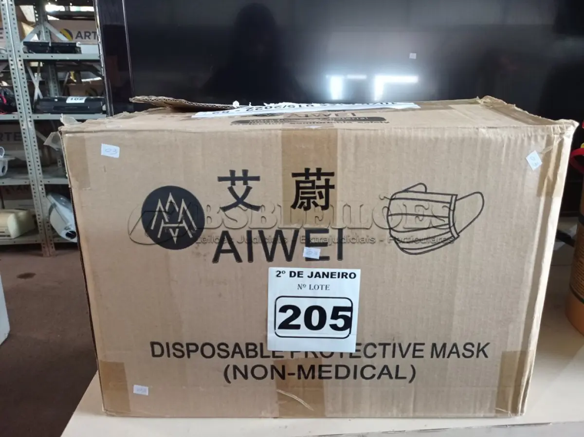 LOTE 205 - 01 CAIXA COM APROXIMADAMENTE 2.000 MASCARAS DESCARTÁVEIS VARIADAS . (NO ESTADO) ATENÇÃO! FAZER A VISITAÇÃO ANTES DE ARREMATAR, NÃO SABEMOS SE FUNCIONA. LEILÃO NÃO TEM GARANTIA E NEM DEVOLUÇÃO, SUJEITO A POSSÍVEIS AVARIAS VISÍVEIS/OCULTAS E/OU AUSÊNCIA DE COMPONENTES.