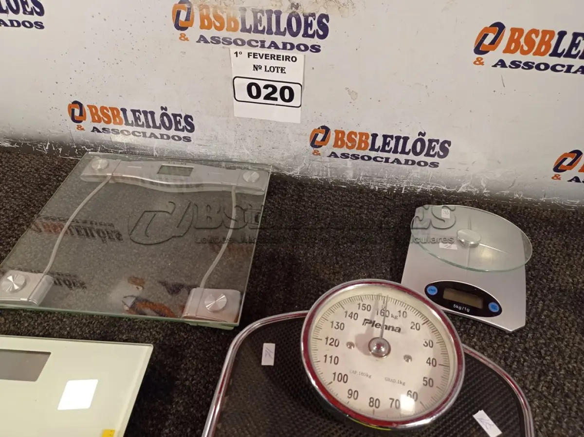 LOTE 020 - 04 BALANÇAS DE USO DOMÉSTICO. (NO ESTADO) ATENÇÃO! FAZER A VISITAÇÃO ANTES DE ARREMATAR, NÃO SABEMOS SE FUNCIONA. LEILÃO NÃO TEM GARANTIA E NEM DEVOLUÇÃO, SUJEITO A POSSÍVEIS AVARIAS VISÍVEIS/OCULTAS E/OU AUSÊNCIA DE COMPONENTES.
