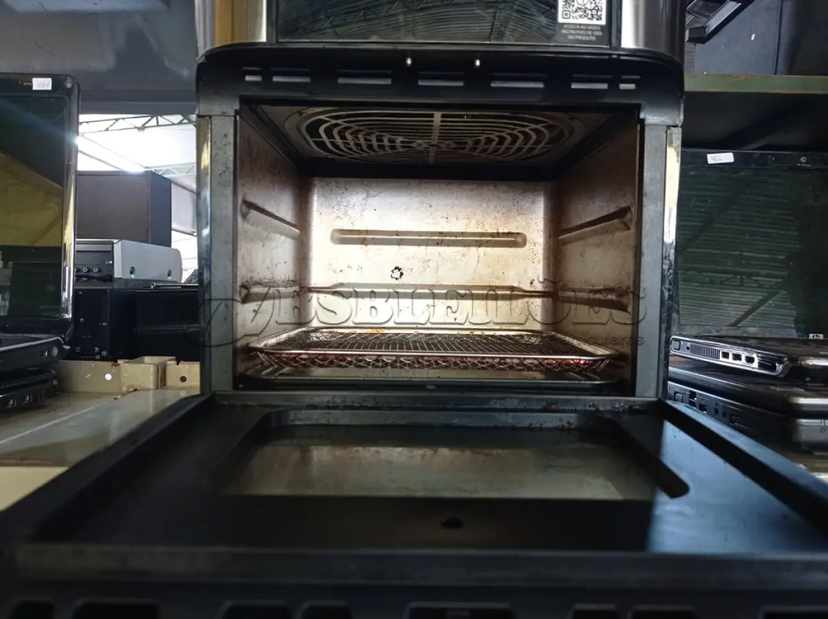 LOTE 033 - 01 AIR FRY MARCA PHILCO. (NO ESTADO) ATENÇÃO! FAZER A VISITAÇÃO ANTES DE ARREMATAR, NÃO SABEMOS SE FUNCIONA. LEILÃO NÃO TEM GARANTIA E NEM DEVOLUÇÃO, SUJEITO A POSSÍVEIS AVARIAS VISÍVEIS/OCULTAS E/OU AUSÊNCIA DE COMPONENTES.