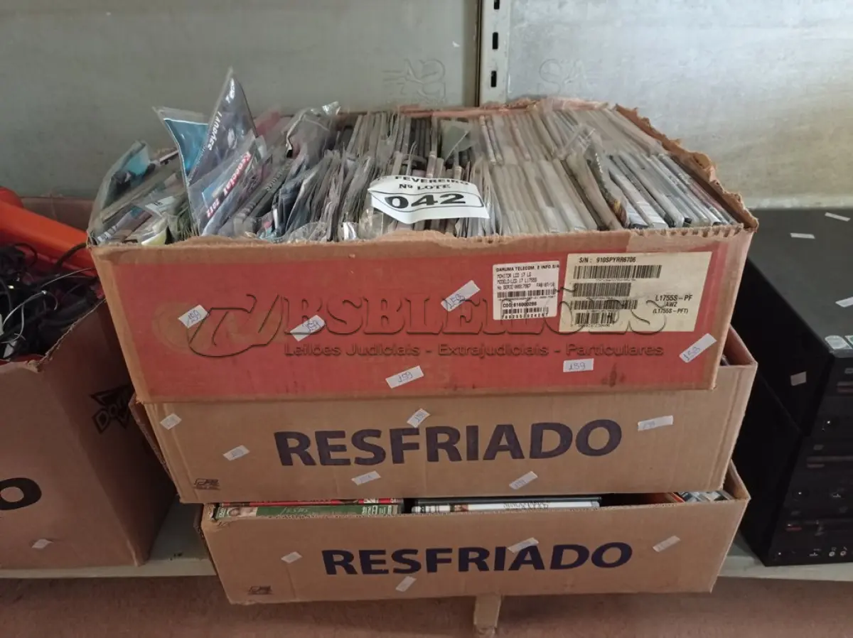 LOTE 042 - 01 LOTE COM GRANDE QUANTIDADE DE DVD’S DE TÍTULOS DIVERSOS. (NO ESTADO) ATENÇÃO! FAZER A VISITAÇÃO ANTES DE ARREMATAR, NÃO SABEMOS SE FUNCIONA. LEILÃO NÃO TEM GARANTIA E NEM DEVOLUÇÃO, SUJEITO A POSSÍVEIS AVARIAS VISÍVEIS/OCULTAS E/OU AUSÊNCIA DE COMPONENTES.