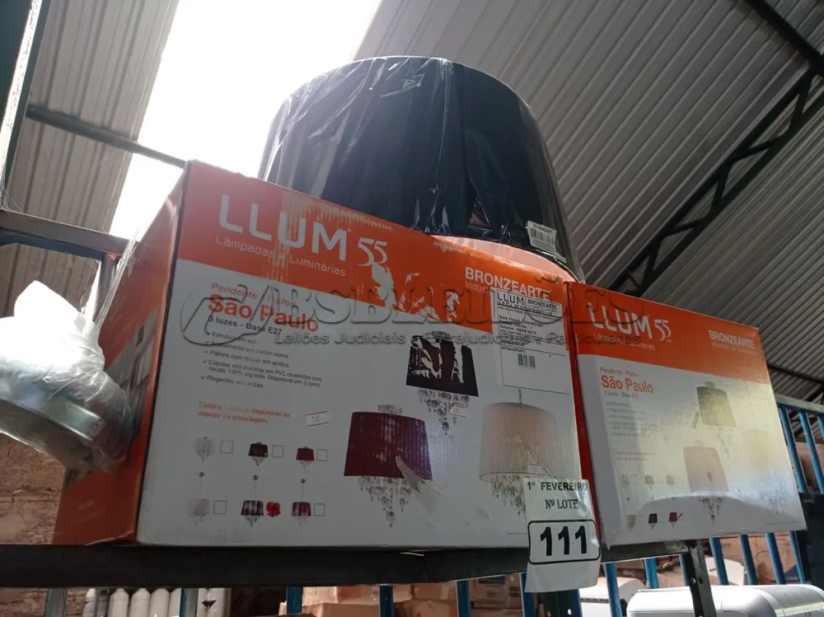 LOTE 111 - 02 LUMINÁRIAS PENDENTE SÃO PAULO. (NO ESTADO) ATENÇÃO! FAZER A VISITAÇÃO ANTES DE ARREMATAR, NÃO SABEMOS SE FUNCIONA. LEILÃO NÃO TEM GARANTIA E NEM DEVOLUÇÃO, SUJEITO A POSSÍVEIS AVARIAS VISÍVEIS/OCULTAS E/OU AUSÊNCIA DE COMPONENTES.