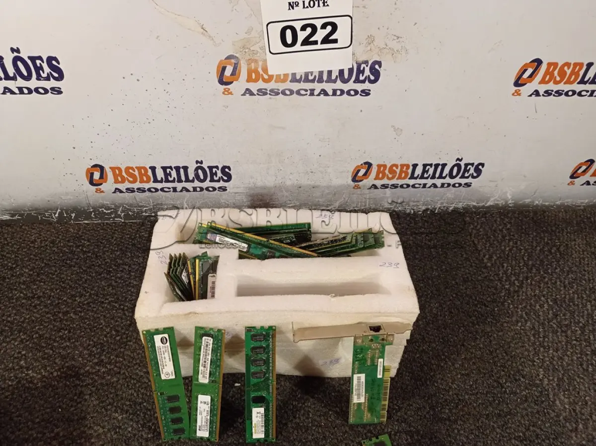 LOTE 022 - 01 LOTE COM VÁRIAS MEMORIAS PARA PC E NOTEBOOK MARCAS E MODELOS DIVERSOS. (NO ESTADO) ATENÇÃO! FAZER A VISITAÇÃO ANTES DE ARREMATAR, NÃO SABEMOS SE FUNCIONA. LEILÃO NÃO TEM GARANTIA E NEM DEVOLUÇÃO, SUJEITO A POSSÍVEIS AVARIAS VISÍVEIS/OCULTAS E/OU AUSÊNCIA DE COMPONENTES.