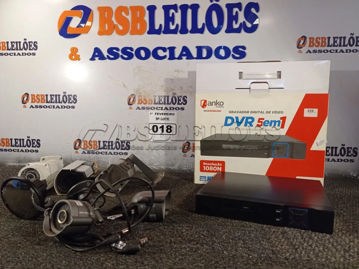 LOTE 018 - 01 DVR E VÁRIAS CÂMERAS DE SEGURANÇA. (NO ESTADO) ATENÇÃO! FAZER A VISITAÇÃO ANTES DE ARREMATAR, NÃO SABEMOS SE FUNCIONA. LEILÃO NÃO TEM GARANTIA E NEM DEVOLUÇÃO, SUJEITO A POSSÍVEIS AVARIAS VISÍVEIS/OCULTAS E/OU AUSÊNCIA DE COMPONENTES.