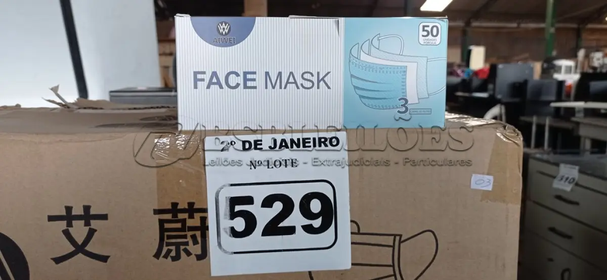 LOTE 529 - 01 CAIXA COM APROXIMADAMENTE 2.000 MASCARAS DESCARTÁVEIS VARIADAS . (NO ESTADO) ATENÇÃO! FAZER A VISITAÇÃO ANTES DE ARREMATAR, NÃO SABEMOS SE FUNCIONA. LEILÃO NÃO TEM GARANTIA E NEM DEVOLUÇÃO, SUJEITO A POSSÍVEIS AVARIAS VISÍVEIS/OCULTAS E/OU AUSÊNCIA DE COMPONENTES.