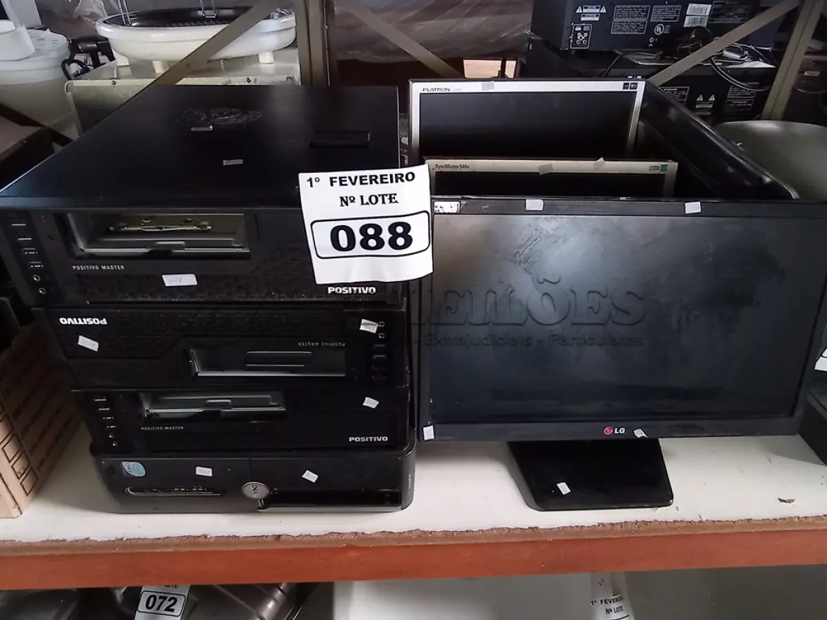 LOTE 088 - 04 CPU E 04 MONITORES MARCAS E MODELOS DIVERSOS PARA RETIRADA DE PEÇAS. (NO ESTADO) ATENÇÃO! FAZER A VISITAÇÃO ANTES DE ARREMATAR, NÃO SABEMOS SE FUNCIONA. LEILÃO NÃO TEM GARANTIA E NEM DEVOLUÇÃO, SUJEITO A POSSÍVEIS AVARIAS VISÍVEIS/OCULTAS E/OU AUSÊNCIA DE COMPONENTES.