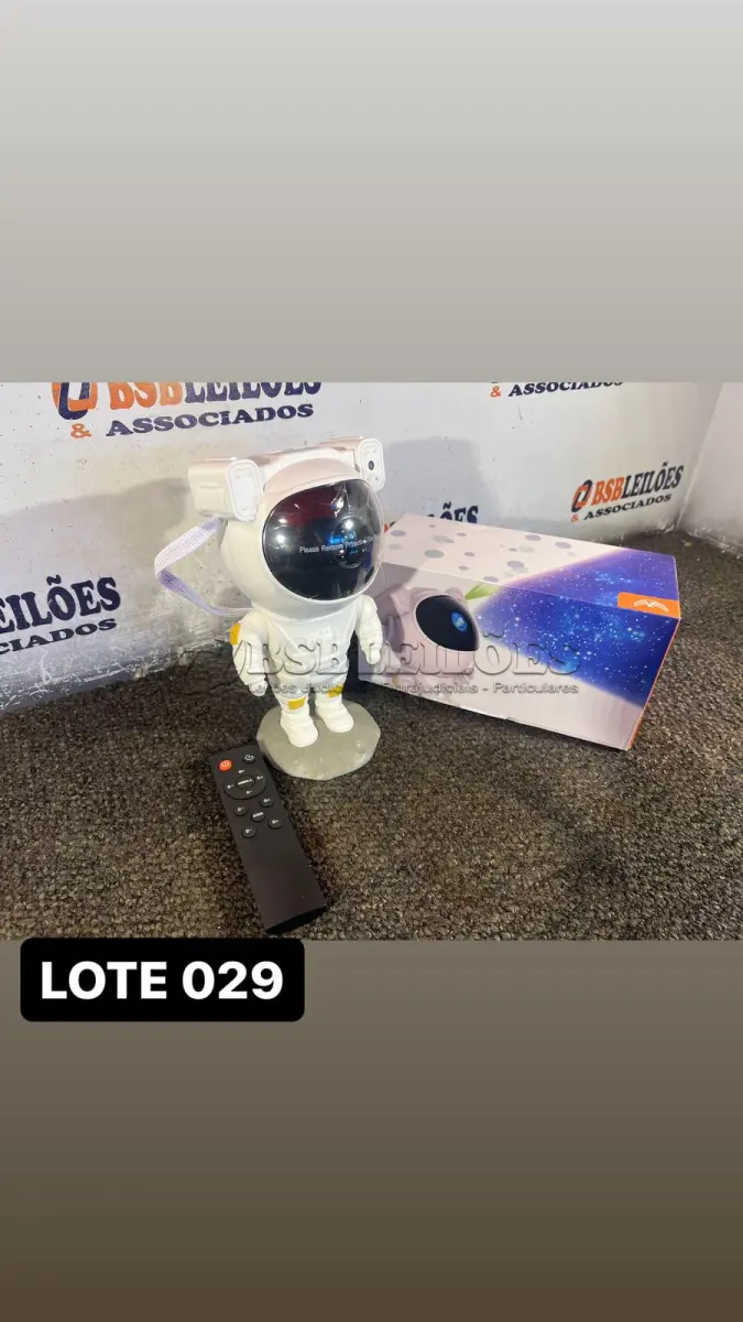 LOTE 029 - 01 PROJETOR ESTELAR ASTRONAUTA( NOVO ) ( NO ESTADO )