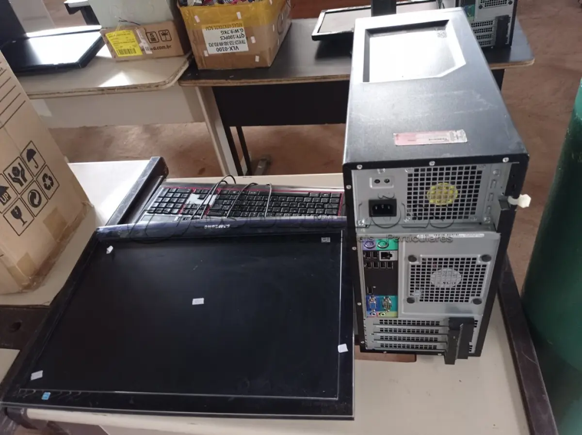 LOTE 537 - 01 CPU, 01 TECLADO E 01 MONITOR CORE I3.(NO ESTADO) ATENÇÃO! FAZER A VISITAÇÃO ANTES DE ARREMATAR, NÃO SABEMOS SE FUNCIONA. LEILÃO NÃO TEM GARANTIA E NEM DEVOLUÇÃO, SUJEITO A POSSÍVEIS AVARIAS VISÍVEIS/OCULTAS E/OU AUSÊNCIA DE COMPONENTES.