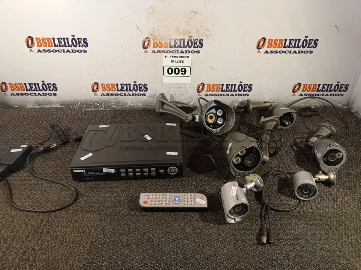 LOTE 009 - 01 DVR E VÁRIAS CÂMERAS DE SEGURANÇA. (NO ESTADO) ATENÇÃO! FAZER A VISITAÇÃO ANTES DE ARREMATAR, NÃO SABEMOS SE FUNCIONA. LEILÃO NÃO TEM GARANTIA E NEM DEVOLUÇÃO, SUJEITO A POSSÍVEIS AVARIAS VISÍVEIS/OCULTAS E/OU AUSÊNCIA DE COMPONENTES.