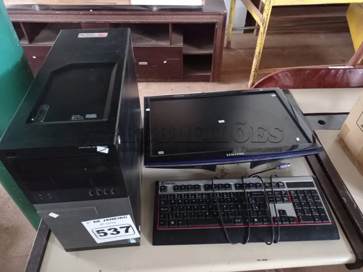 LOTE 537 - 01 CPU, 01 TECLADO E 01 MONITOR CORE I3.(NO ESTADO) ATENÇÃO! FAZER A VISITAÇÃO ANTES DE ARREMATAR, NÃO SABEMOS SE FUNCIONA. LEILÃO NÃO TEM GARANTIA E NEM DEVOLUÇÃO, SUJEITO A POSSÍVEIS AVARIAS VISÍVEIS/OCULTAS E/OU AUSÊNCIA DE COMPONENTES.
