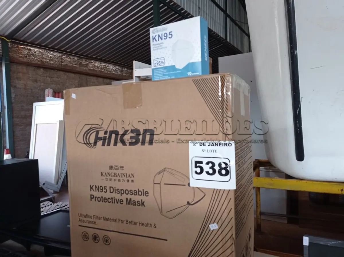 LOTE 538 - 01 CAIXA COM APROXIMADAMENTE 1.000 MASCARAS DESCARTÁVEIS KN95 . (NO ESTADO) ATENÇÃO! FAZER A VISITAÇÃO ANTES DE ARREMATAR, NÃO SABEMOS SE FUNCIONA. LEILÃO NÃO TEM GARANTIA E NEM DEVOLUÇÃO, SUJEITO A POSSÍVEIS AVARIAS VISÍVEIS/OCULTAS E/OU AUSÊNCIA DE COMPONENTES.