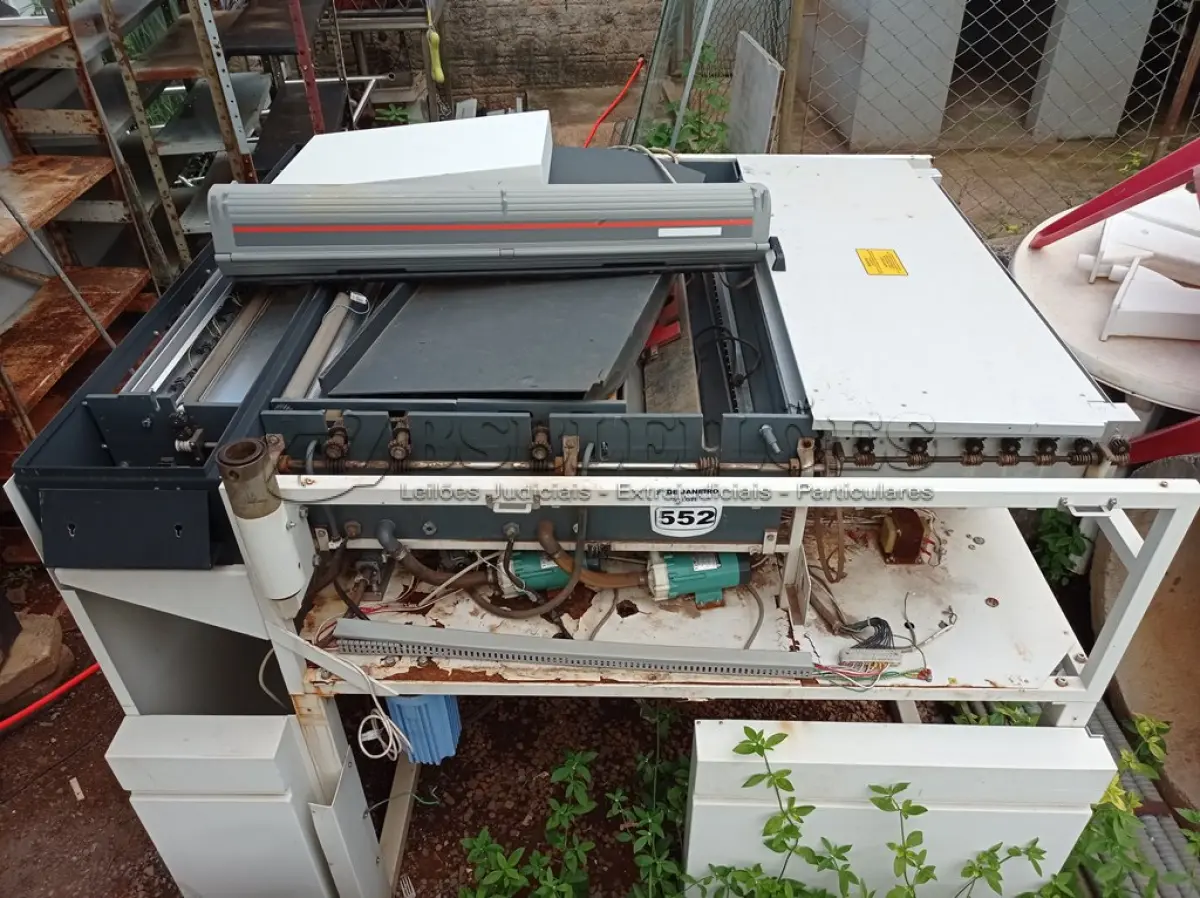 LOTE 552