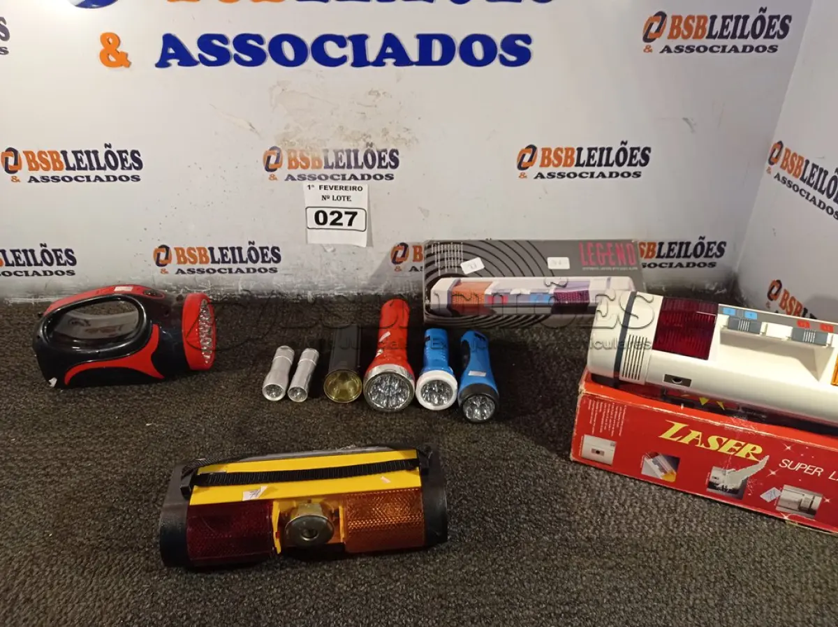 LOTE 027 - 01 LOTE COM VÁRIAS LANTERNAS MARCAS E MODELOS DIVERSOS. (NO ESTADO) ATENÇÃO! FAZER A VISITAÇÃO ANTES DE ARREMATAR, NÃO SABEMOS SE FUNCIONA. LEILÃO NÃO TEM GARANTIA E NEM DEVOLUÇÃO, SUJEITO A POSSÍVEIS AVARIAS VISÍVEIS/OCULTAS E/OU AUSÊNCIA DE COMPONENTES.