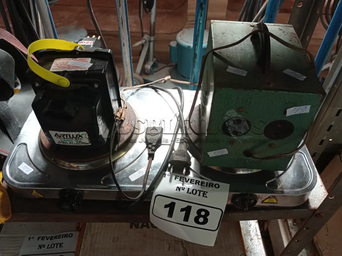 LOTE 118 - 01 FOGÃO DE INDUÇÃO E 02 AUTOTRANSFORMADORES MARCAS E MODELOS DIVERSOS. (NO ESTADO) ATENÇÃO! FAZER A VISITAÇÃO ANTES DE ARREMATAR, NÃO SABEMOS SE FUNCIONA. LEILÃO NÃO TEM GARANTIA E NEM DEVOLUÇÃO, SUJEITO A POSSÍVEIS AVARIAS VISÍVEIS/OCULTAS E/OU AUSÊNCIA DE COMPONENTES.