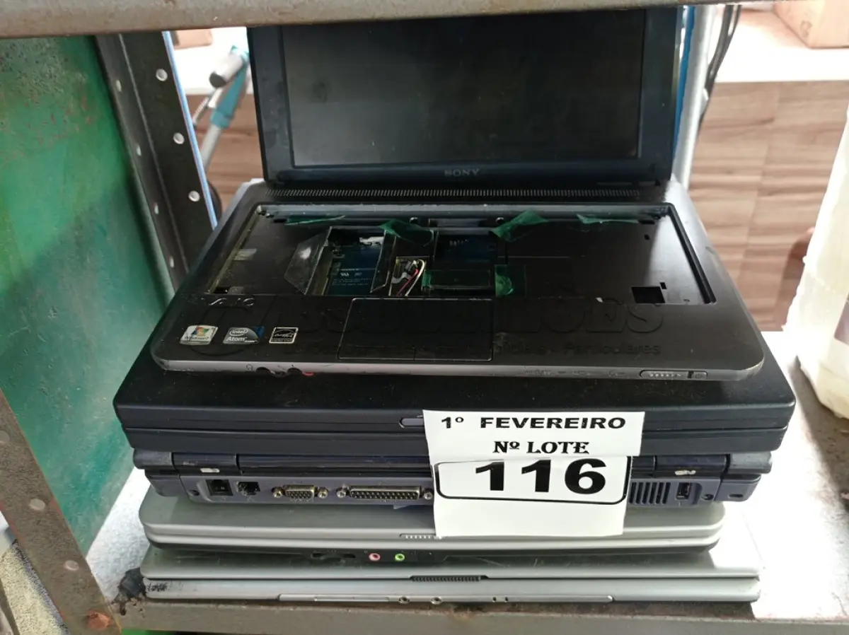 LOTE 116 - 01 NETBOOK E 04 NOTEBOOKS MARCAS E MODELOS DIVERSOS PARA RETIRADA DE PEÇAS. (NO ESTADO) ATENÇÃO! FAZER A VISITAÇÃO ANTES DE ARREMATAR, NÃO SABEMOS SE FUNCIONA. LEILÃO NÃO TEM GARANTIA E NEM DEVOLUÇÃO, SUJEITO A POSSÍVEIS AVARIAS VISÍVEIS/OCULTAS E/OU AUSÊNCIA DE COMPONENTES.