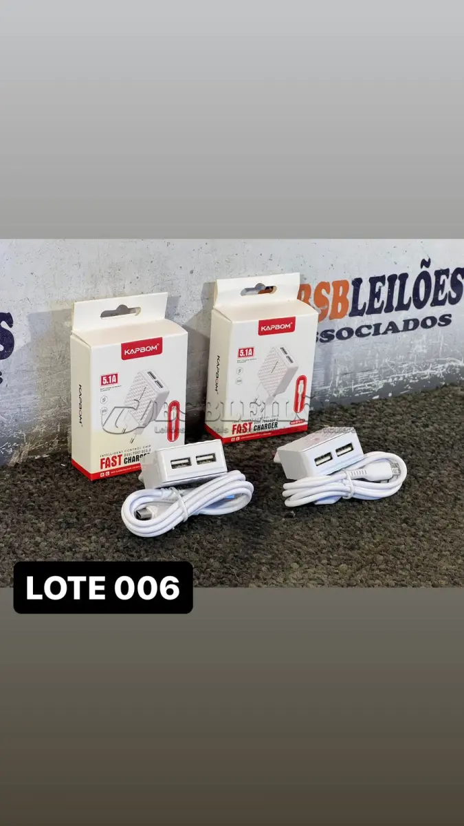 LOTE 006 - 02 KITS CARREGADORES COM ENTRADA USB DUPLA( NOVO ) ( NO ESTADO )