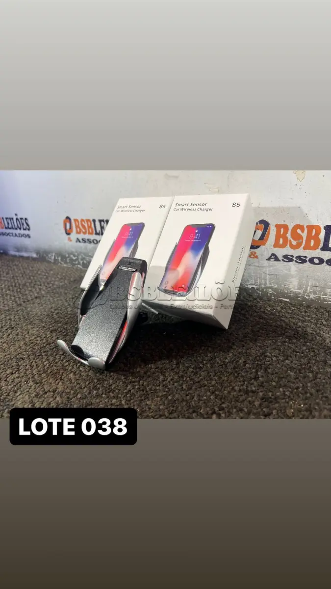 LOTE 038 - 02 SUPORTES CARREGADORES POR INDUÇÃO ( NOVO ) ( NO ESTADO )