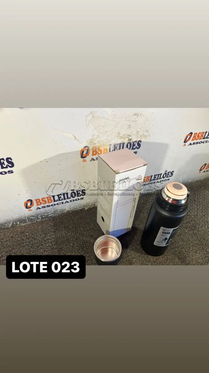 LOTE 023 - 01 GARRAFA TÉRMICA DE 800ML( NOVO ) ( NO ESTADO )