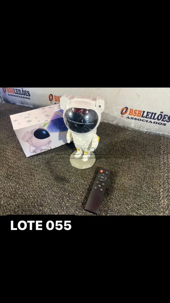 LOTE 055 - 01 PROJETOR ASTRONAUTA COM CONTROLE REMOTO ( NOVO ) ( NO ESTADO )