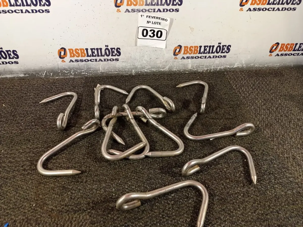 LOTE 030 - 01 LOTE COM VÁRIOS GANCHOS EM AÇO INOX. (NO ESTADO) ATENÇÃO! FAZER A VISITAÇÃO ANTES DE ARREMATAR, NÃO SABEMOS SE FUNCIONA. LEILÃO NÃO TEM GARANTIA E NEM DEVOLUÇÃO, SUJEITO A POSSÍVEIS AVARIAS VISÍVEIS/OCULTAS E/OU AUSÊNCIA DE COMPONENTES.