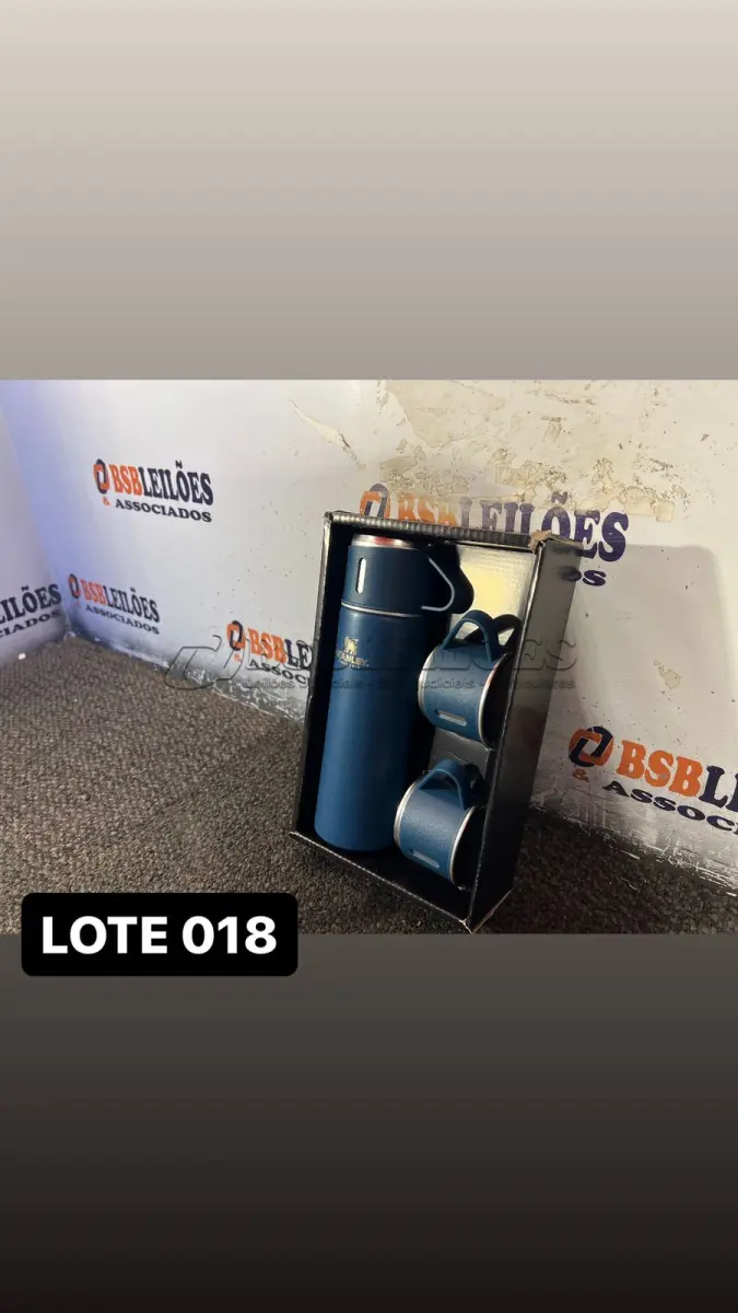 LOTE 018 - 01 KIT CAMPING GARRAFA TÉRMICA( NOVO ) ( NO ESTADO )