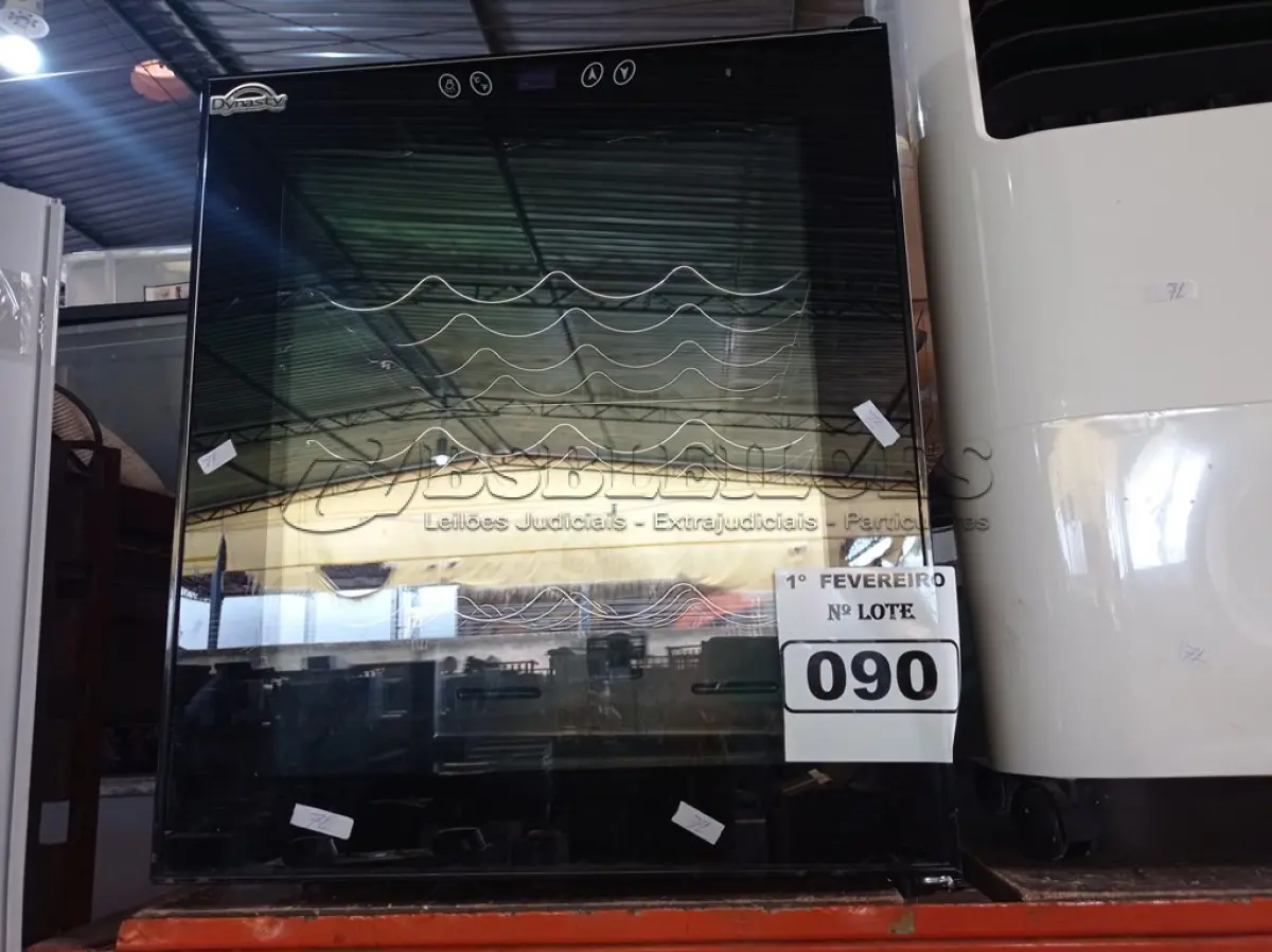LOTE 090 - 01 ADEGA MARCA DYNASTY. (NO ESTADO) ATENÇÃO! FAZER A VISITAÇÃO ANTES DE ARREMATAR, NÃO SABEMOS SE FUNCIONA. LEILÃO NÃO TEM GARANTIA E NEM DEVOLUÇÃO, SUJEITO A POSSÍVEIS AVARIAS VISÍVEIS/OCULTAS E/OU AUSÊNCIA DE COMPONENTES.