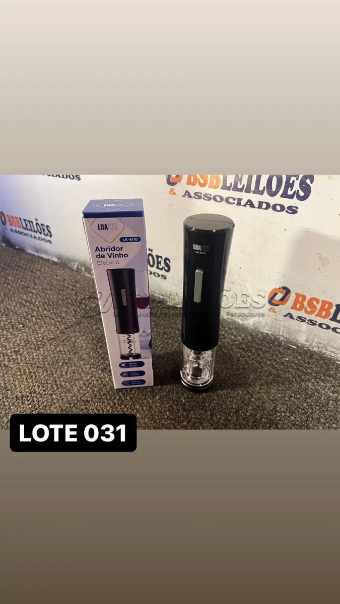 LOTE 031 - 01 ABRIDOR DE VINHO AUTOMÁTICO NA COR PRETA ( NOVO ) ( NO ESTADO )