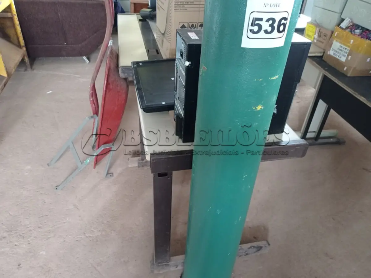 LOTE 536 - 01 CILINDRO. (NO ESTADO) ATENÇÃO! FAZER A VISITAÇÃO ANTES DE ARREMATAR, NÃO SABEMOS SE FUNCIONA. LEILÃO NÃO TEM GARANTIA E NEM DEVOLUÇÃO, SUJEITO A POSSÍVEIS AVARIAS VISÍVEIS/OCULTAS E/OU AUSÊNCIA DE COMPONENTES.