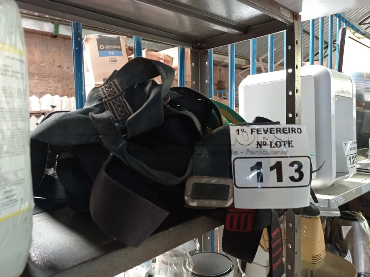 LOTE 113 - 05 CINTOS DE SEGURANÇA NO TRABALHO. (NO ESTADO) ATENÇÃO! FAZER A VISITAÇÃO ANTES DE ARREMATAR, NÃO SABEMOS SE FUNCIONA. LEILÃO NÃO TEM GARANTIA E NEM DEVOLUÇÃO, SUJEITO A POSSÍVEIS AVARIAS VISÍVEIS/OCULTAS E/OU AUSÊNCIA DE COMPONENTES.