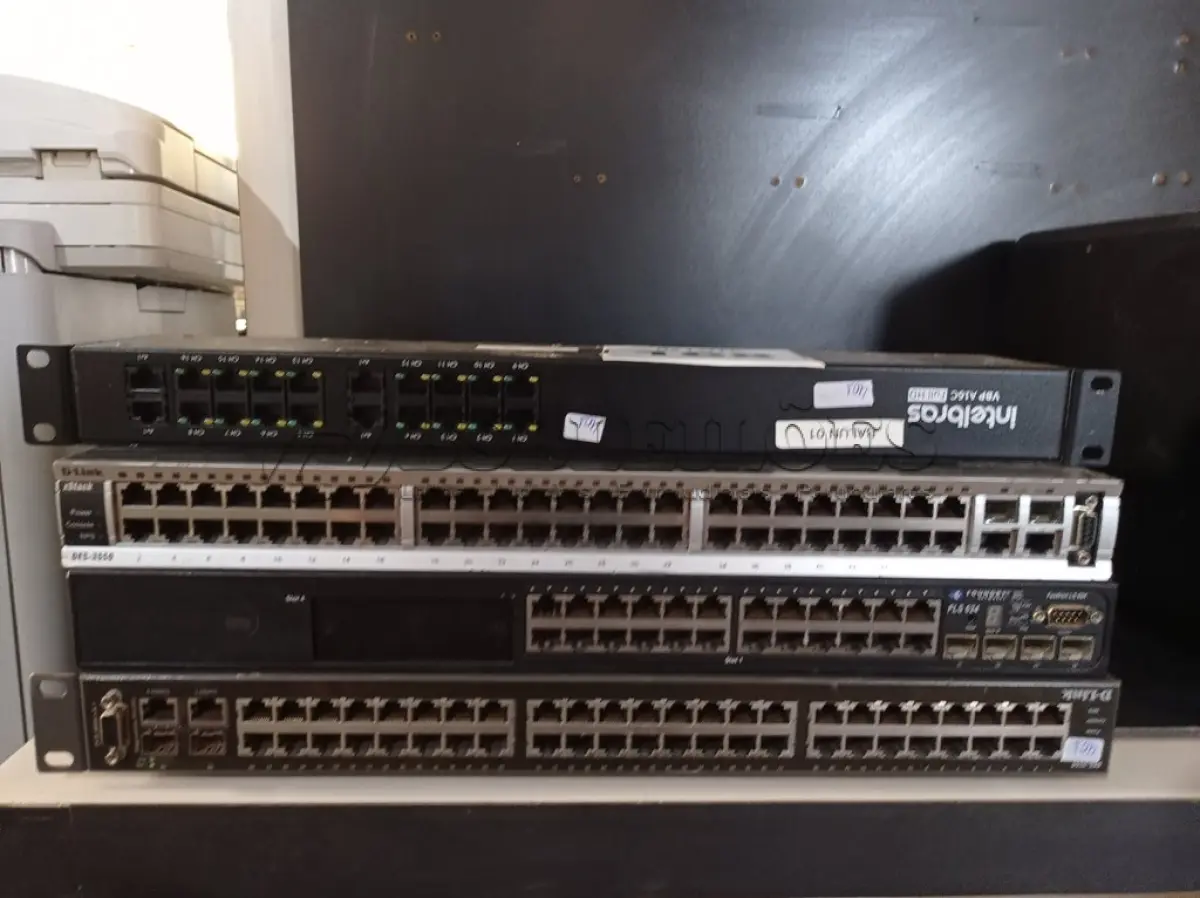 LOTE 168 - 04 SWITCHES MARCAS E MODELOS DIVERSOS. (NO ESTADO) ATENÇÃO! FAZER A VISITAÇÃO ANTES DE ARREMATAR, NÃO SABEMOS SE FUNCIONA. LEILÃO NÃO TEM GARANTIA E NEM DEVOLUÇÃO, SUJEITO A POSSÍVEIS AVARIAS VISÍVEIS/OCULTAS E/OU AUSÊNCIA DE COMPONENTES.