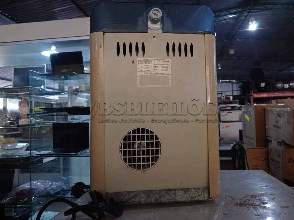 LOTE 311 - 01 PURIFICADOR DE ÁGUA MACA LATINA. (NO ESTADO) ATENÇÃO! FAZER A VISITAÇÃO ANTES DE ARREMATAR, NÃO SABEMOS SE FUNCIONA. LEILÃO NÃO TEM GARANTIA E NEM DEVOLUÇÃO, SUJEITO A POSSÍVEIS AVARIAS VISÍVEIS/OCULTAS E/OU AUSÊNCIA DE COMPONENTES.