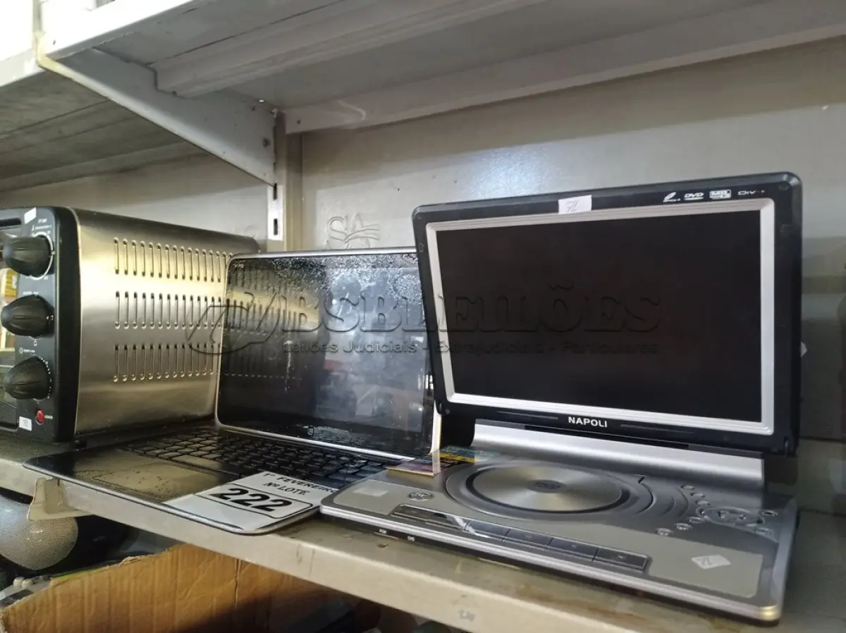 LOTE 222 - 01 NOTEBOOK E 01 DVD PORTÁTIL. (NO ESTADO) ATENÇÃO! FAZER A VISITAÇÃO ANTES DE ARREMATAR, NÃO SABEMOS SE FUNCIONA. LEILÃO NÃO TEM GARANTIA E NEM DEVOLUÇÃO, SUJEITO A POSSÍVEIS AVARIAS VISÍVEIS/OCULTAS E/OU AUSÊNCIA DE COMPONENTES.