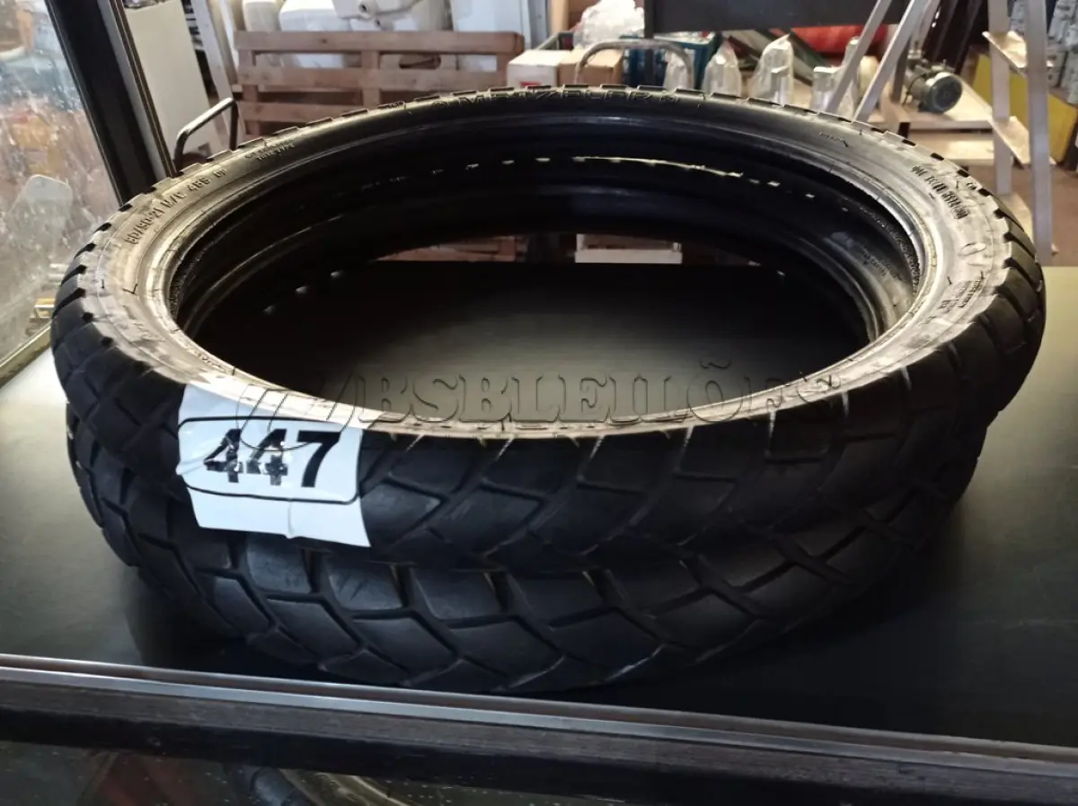LOTE 447 - 02 PNEUS DE MOTO 90/90/21 E 80/90/21. (NO ESTADO) ATENÇÃO! FAZER A VISITAÇÃO ANTES DE ARREMATAR, NÃO SABEMOS SE FUNCIONA. LEILÃO NÃO TEM GARANTIA E NEM DEVOLUÇÃO, SUJEITO A POSSÍVEIS AVARIAS VISÍVEIS/OCULTAS E/OU AUSÊNCIA DE COMPONENTES.