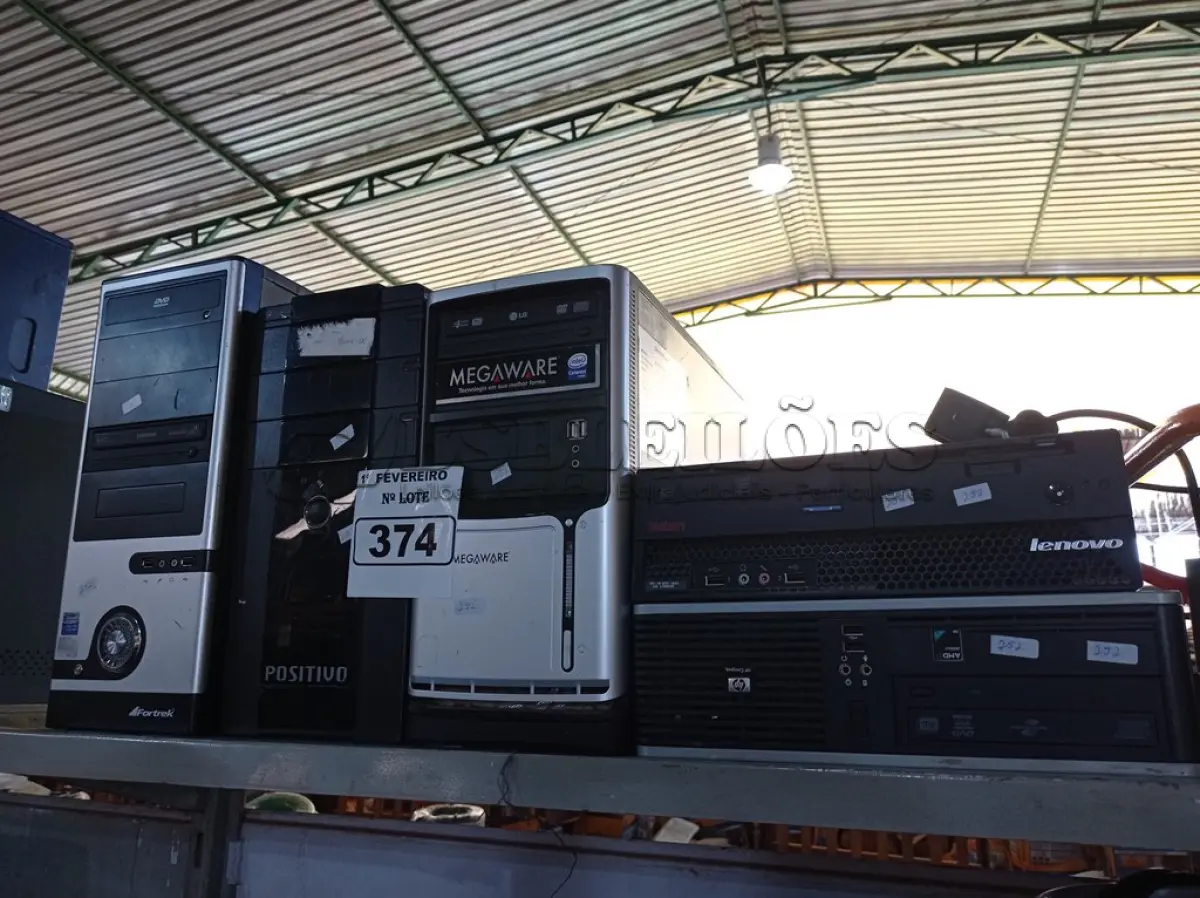 LOTE 374 - 05 CPU’S MARCAS E MODELOS DIVERSOS. (NO ESTADO) ATENÇÃO! FAZER A VISITAÇÃO ANTES DE ARREMATAR, NÃO SABEMOS SE FUNCIONA. LEILÃO NÃO TEM GARANTIA E NEM DEVOLUÇÃO, SUJEITO A POSSÍVEIS AVARIAS VISÍVEIS/OCULTAS E/OU AUSÊNCIA DE COMPONENTES.