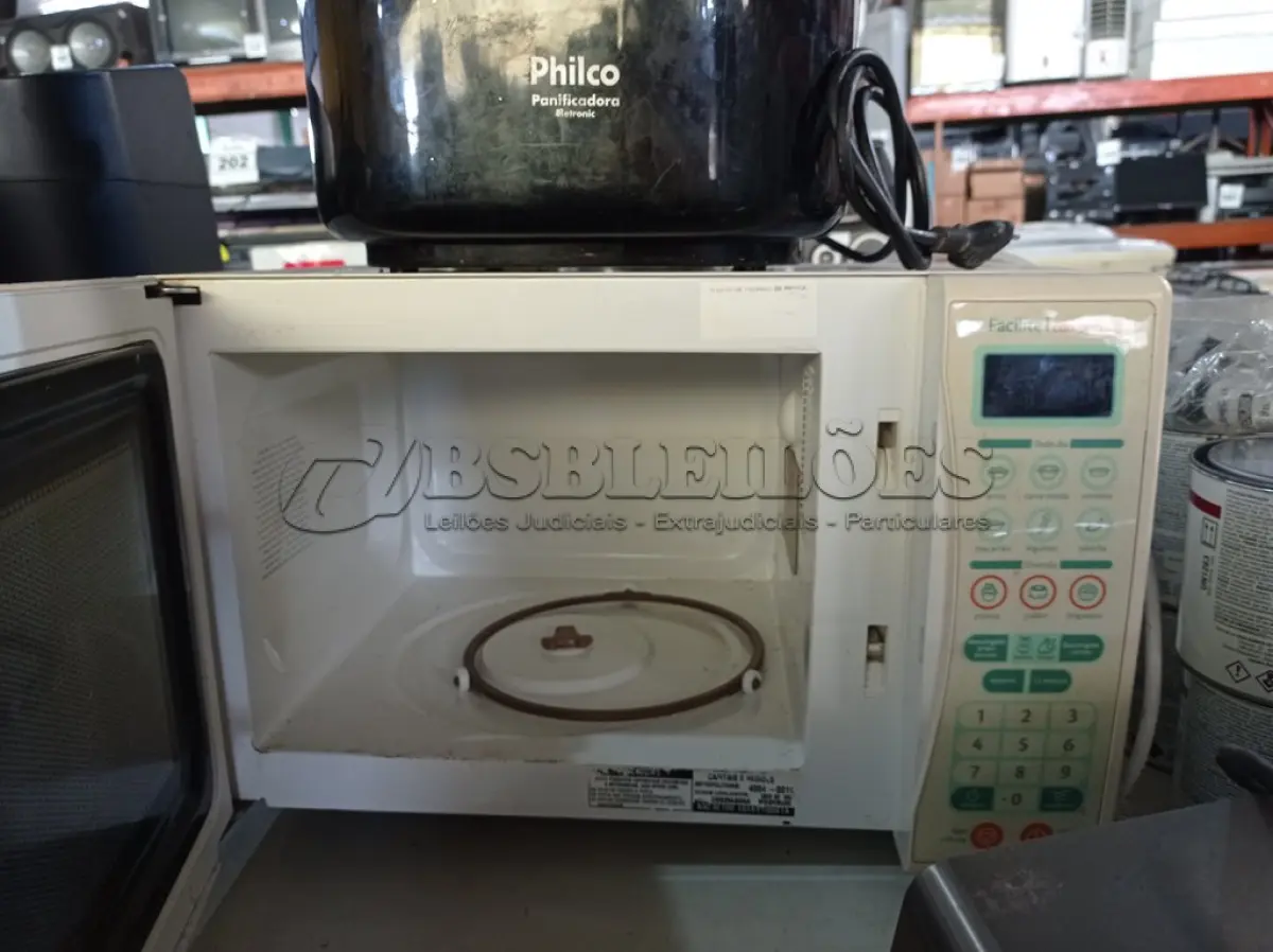 LOTE 242 - 01 FORNO ELÉTRICO, 01 MICRO-ONDAS E 01 MÁQUINA DE FAZER PÃO MARCAS E MODELOS DIVERSOS PARA RETIRADA DE PEÇAS. (NO ESTADO) ATENÇÃO! FAZER A VISITAÇÃO ANTES DE ARREMATAR, NÃO SABEMOS SE FUNCIONA. LEILÃO NÃO TEM GARANTIA E NEM DEVOLUÇÃO, SUJEITO A POSSÍVEIS AVARIAS VISÍVEIS/OCULTAS E/OU AUSÊNCIA DE COMPONENTES.