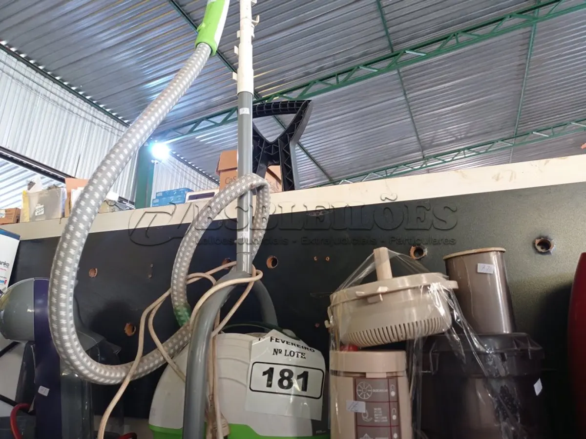 LOTE 181 - 01 FERRO DE PASSAR A VAPOR E 01 JUICER. (NO ESTADO) ATENÇÃO! FAZER A VISITAÇÃO ANTES DE ARREMATAR, NÃO SABEMOS SE FUNCIONA. LEILÃO NÃO TEM GARANTIA E NEM DEVOLUÇÃO, SUJEITO A POSSÍVEIS AVARIAS VISÍVEIS/OCULTAS E/OU AUSÊNCIA DE COMPONENTES.