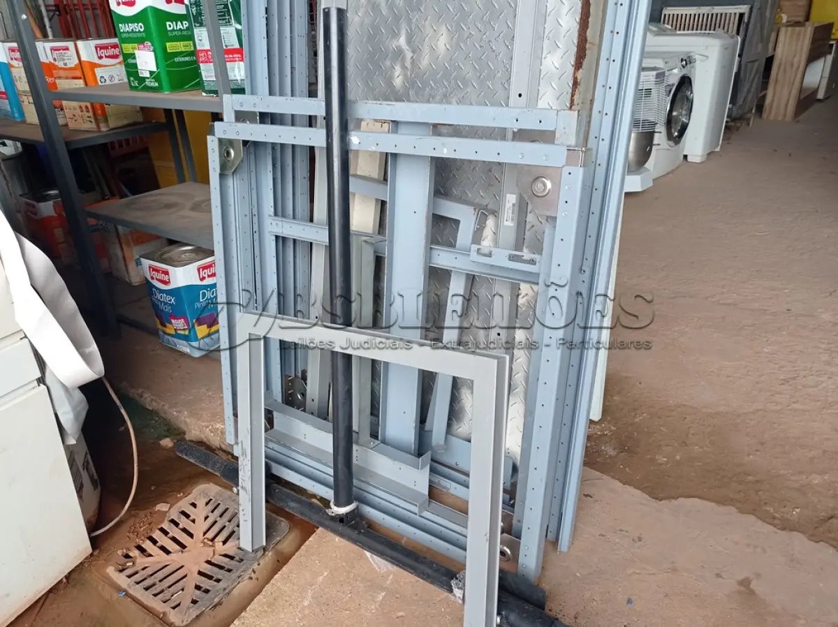 LOTE 439 - 01 LOTE COM FERRAGENS DIVERSAS. (NO ESTADO) ATENÇÃO! FAZER A VISITAÇÃO ANTES DE ARREMATAR, NÃO SABEMOS SE FUNCIONA. LEILÃO NÃO TEM GARANTIA E NEM DEVOLUÇÃO, SUJEITO A POSSÍVEIS AVARIAS VISÍVEIS/OCULTAS E/OU AUSÊNCIA DE COMPONENTES.