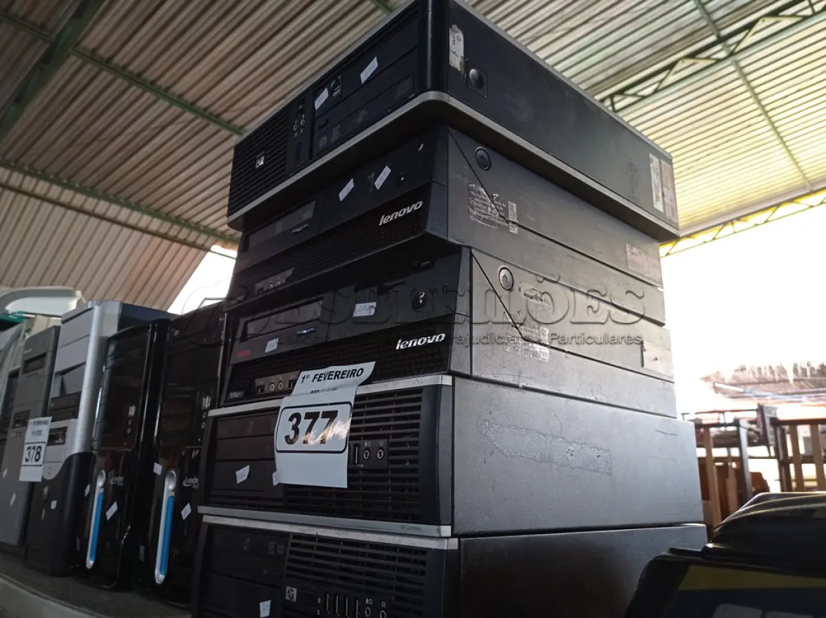LOTE 377 - 05 CPU’S MARCAS E MODELOS DIVERSOS. (NO ESTADO) ATENÇÃO! FAZER A VISITAÇÃO ANTES DE ARREMATAR, NÃO SABEMOS SE FUNCIONA. LEILÃO NÃO TEM GARANTIA E NEM DEVOLUÇÃO, SUJEITO A POSSÍVEIS AVARIAS VISÍVEIS/OCULTAS E/OU AUSÊNCIA DE COMPONENTES.