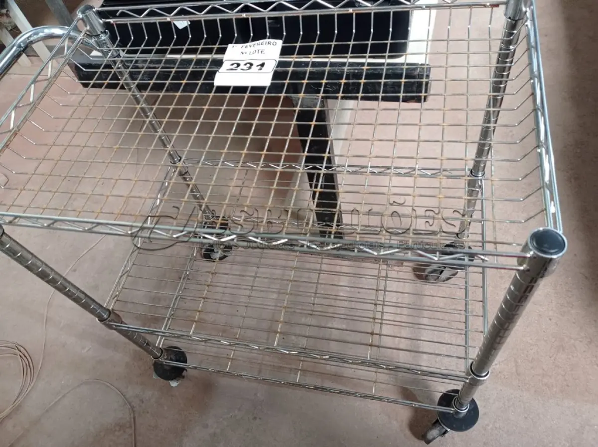 LOTE 231 - 01 CARRINHO PARA TRANSPORTE DE ALIMENTOS.  (NO ESTADO) ATENÇÃO! FAZER A VISITAÇÃO ANTES DE ARREMATAR, NÃO SABEMOS SE FUNCIONA. LEILÃO NÃO TEM GARANTIA E NEM DEVOLUÇÃO, SUJEITO A POSSÍVEIS AVARIAS VISÍVEIS/OCULTAS E/OU AUSÊNCIA DE COMPONENTES.
