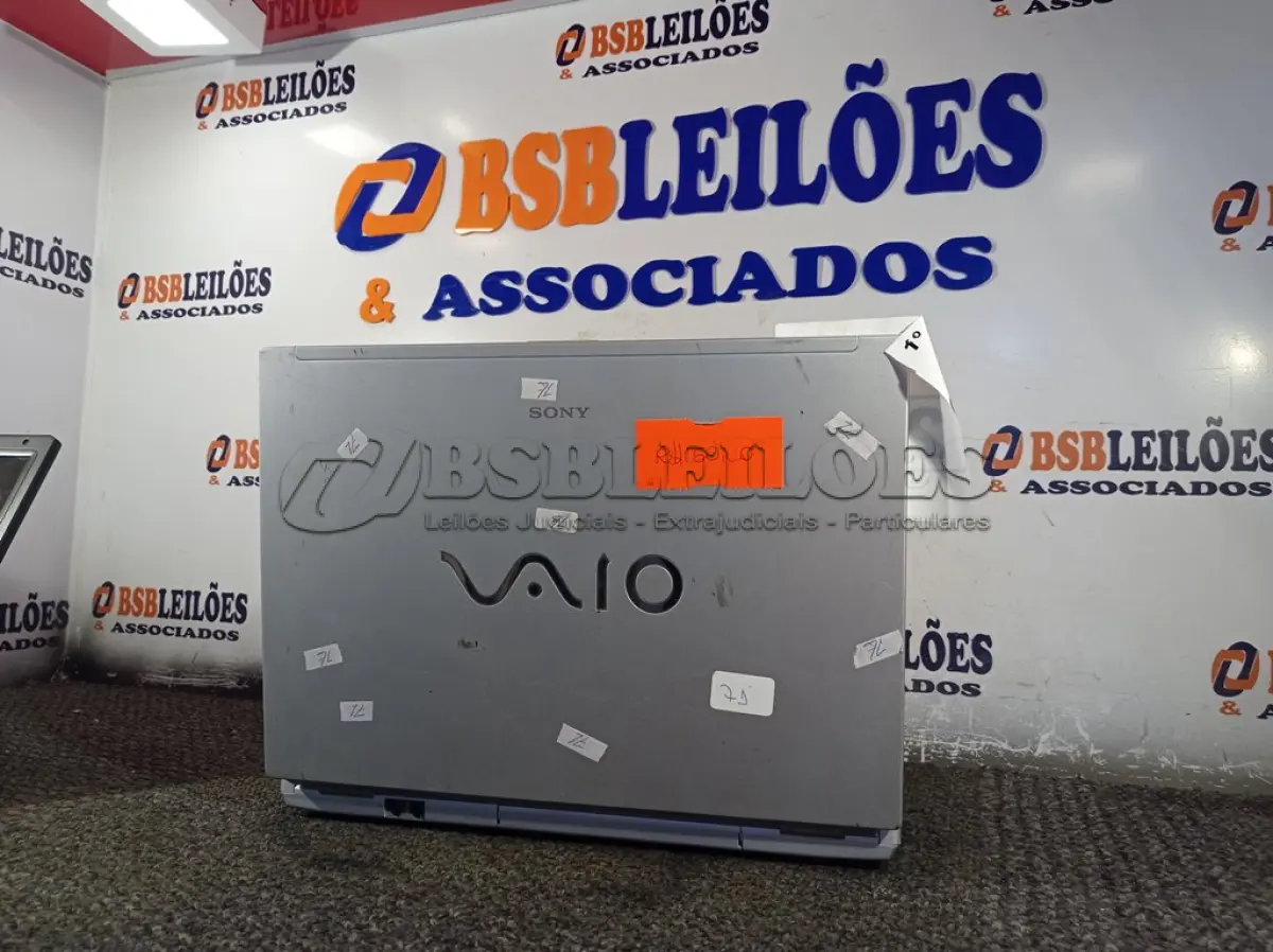 LOTE 255 - 01 NOTEBOOK MARCA SONY. (NO ESTADO) ATENÇÃO! FAZER A VISITAÇÃO ANTES DE ARREMATAR, NÃO SABEMOS SE FUNCIONA. LEILÃO NÃO TEM GARANTIA E NEM DEVOLUÇÃO, SUJEITO A POSSÍVEIS AVARIAS VISÍVEIS/OCULTAS E/OU AUSÊNCIA DE COMPONENTES.