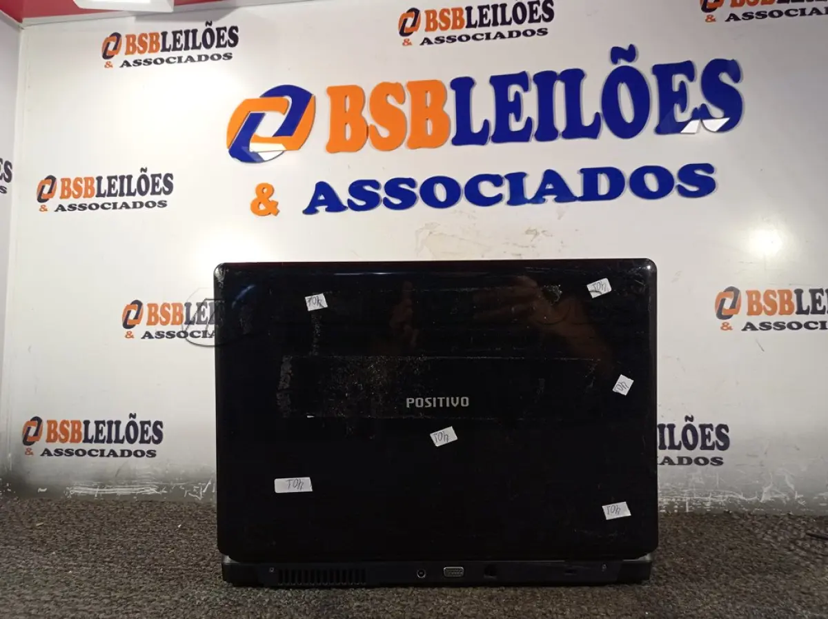 LOTE 448 - 01 NOTEBOOK MARCA POSITIVO. (NO ESTADO) ATENÇÃO! FAZER A VISITAÇÃO ANTES DE ARREMATAR, NÃO SABEMOS SE FUNCIONA. LEILÃO NÃO TEM GARANTIA E NEM DEVOLUÇÃO, SUJEITO A POSSÍVEIS AVARIAS VISÍVEIS/OCULTAS E/OU AUSÊNCIA DE COMPONENTES.