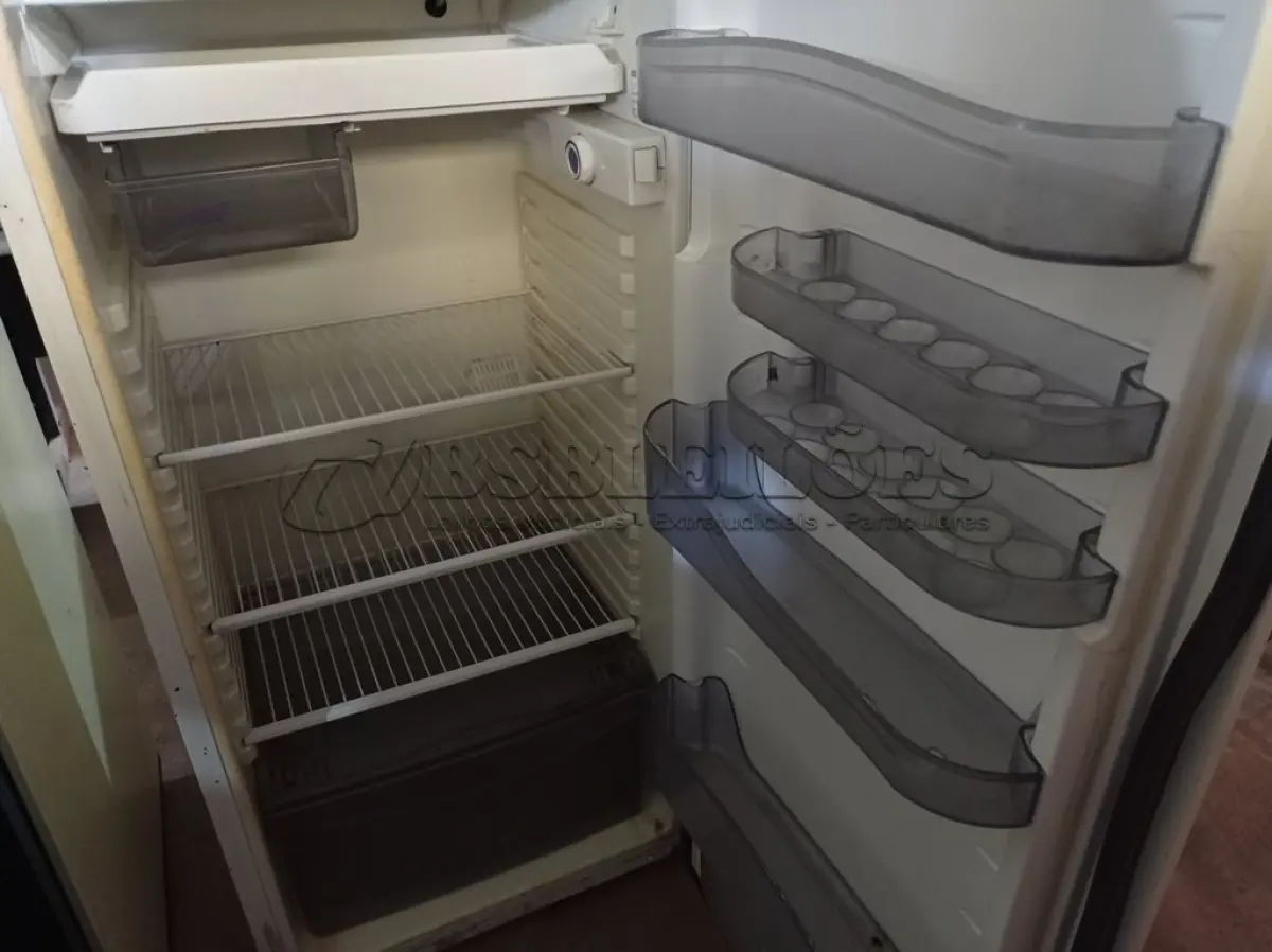LOTE 342 - 01 LAVA-LOUÇAS E 01 LAVADORA DE ROUPAS MARCAS E MODELOS DIVERSOS. (NO ESTADO) ATENÇÃO! FAZER A VISITAÇÃO ANTES DE ARREMATAR, NÃO SABEMOS SE FUNCIONA. LEILÃO NÃO TEM GARANTIA E NEM DEVOLUÇÃO, SUJEITO A POSSÍVEIS AVARIAS VISÍVEIS/OCULTAS E/OU AUSÊNCIA DE COMPONENTES.